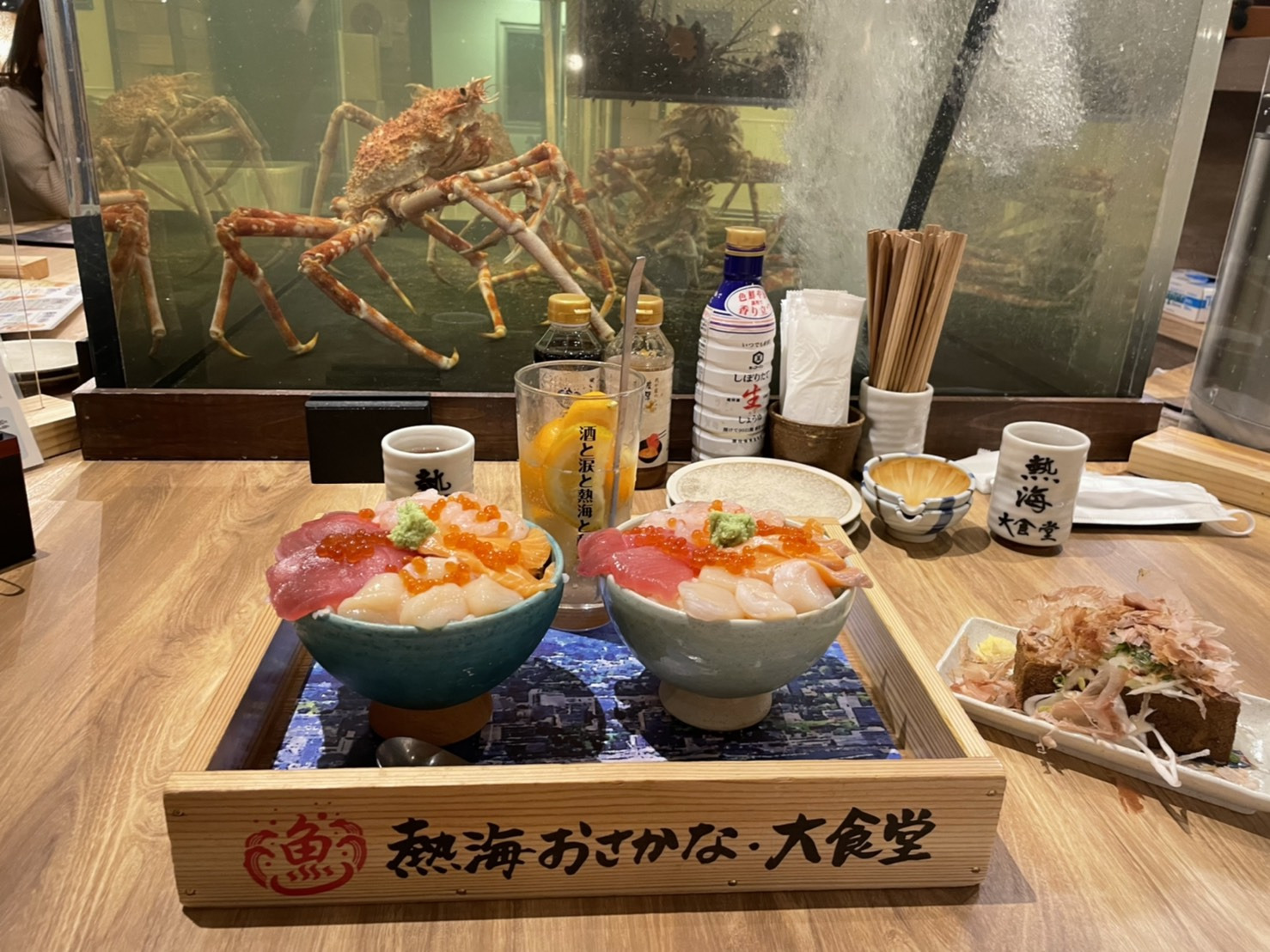 インスタ映え間違えなし！！熱海の絶品海鮮丼が美しすぎた【熱海おさかな大食堂】 | YB Blog